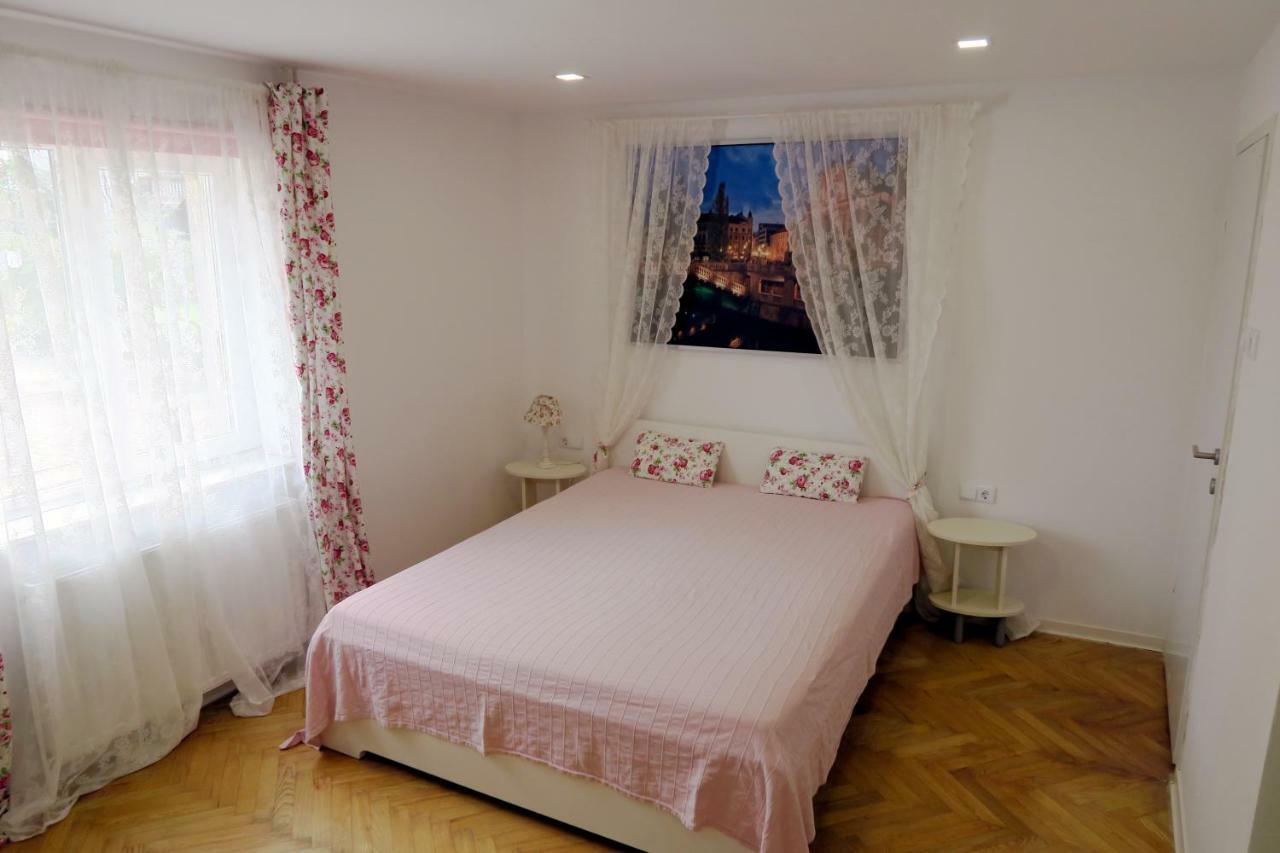 Holiday Rooms & Apartments In The Rosy Garden Любляна Экстерьер фото